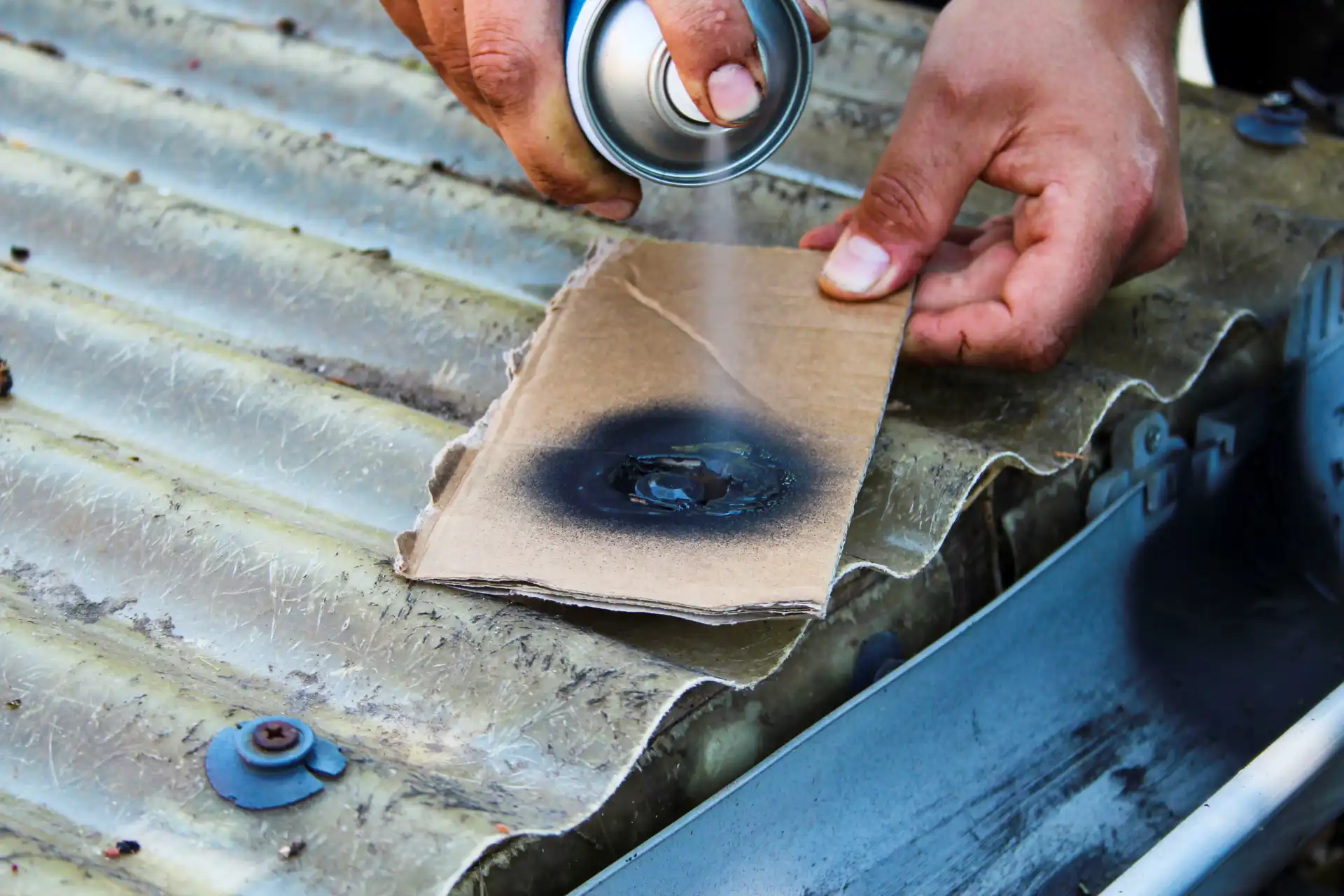 700046 Rubber Seal Spray 01