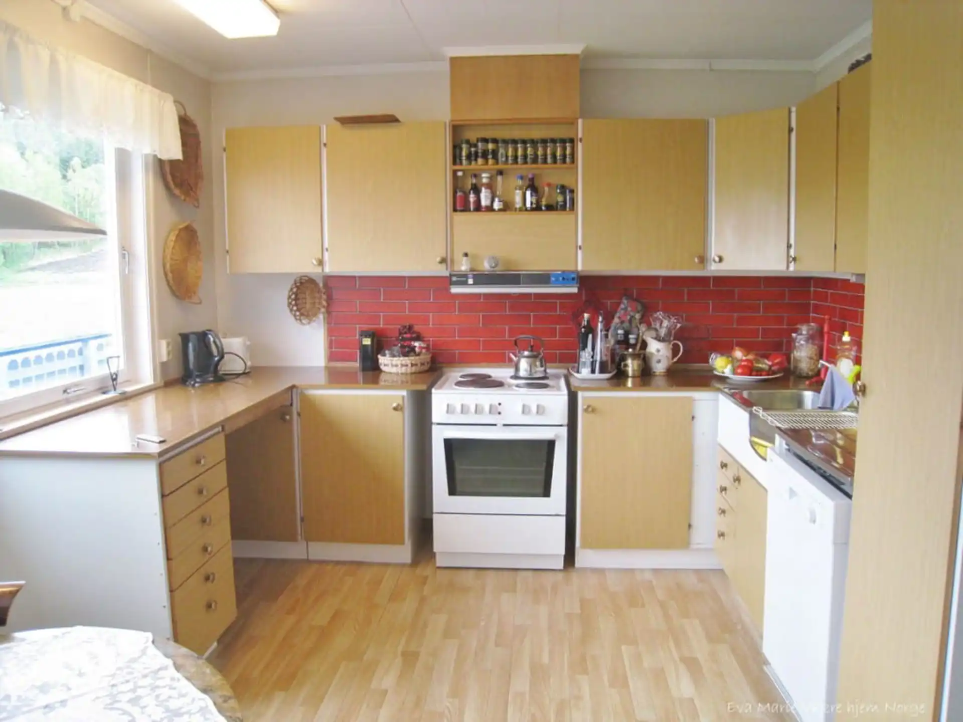 Kjøkken fra 70-tallet-før eier happy homes