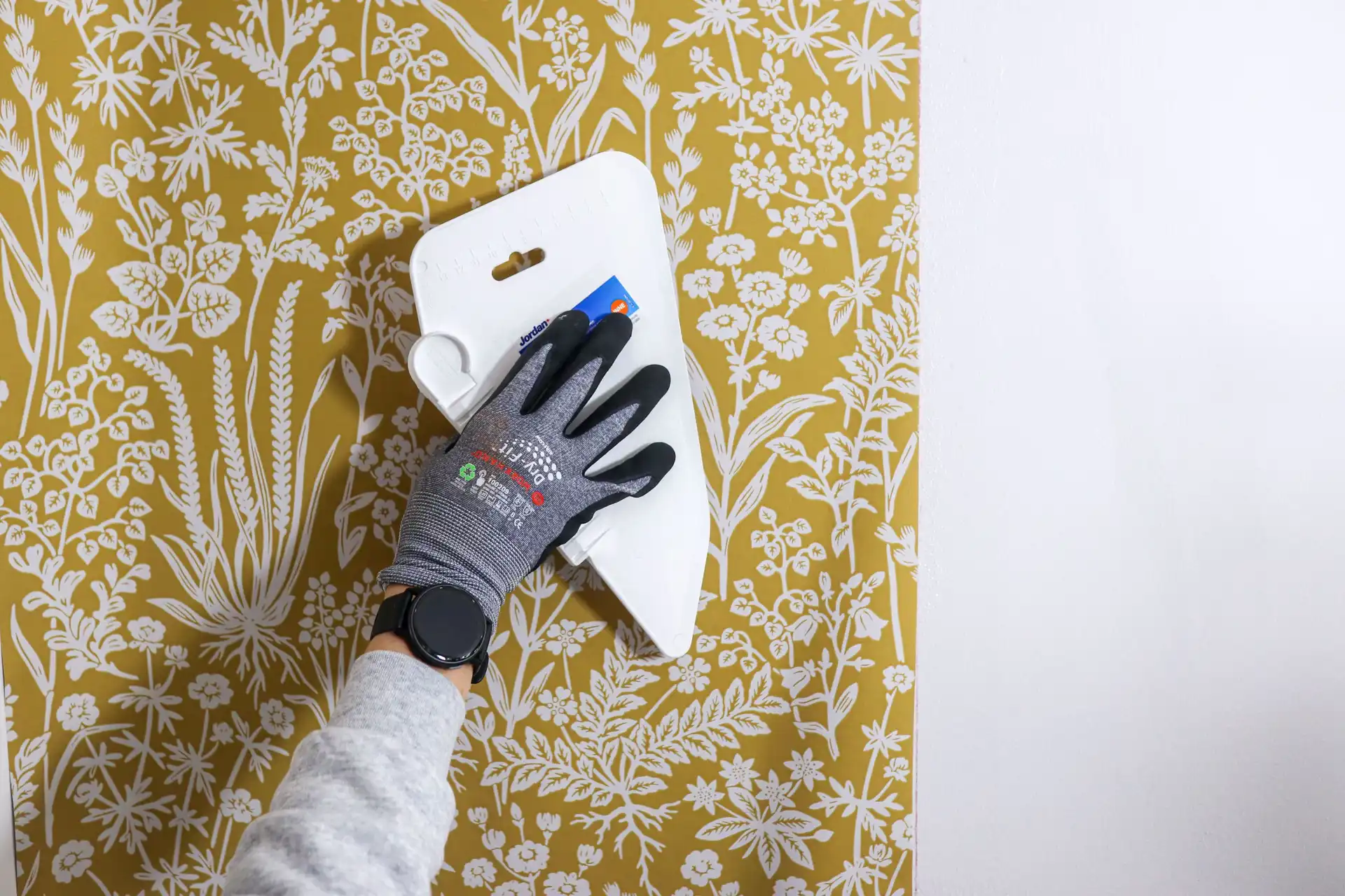 Steg 9 Tapet Legg Tapet Inn Til Strek, Stryk Ut.Happyhomes